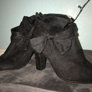 Size 8.5 Black ankle boots